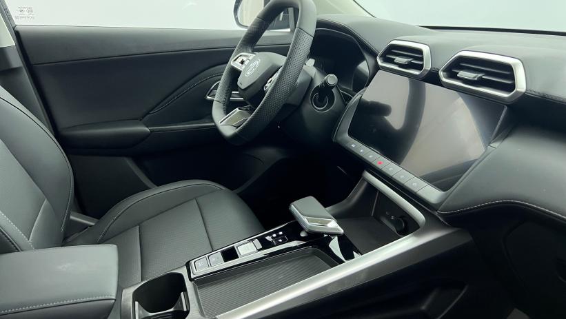 Aperçu du véhicule : 1.5 L Hybrid+ 197 ch Toit panoramique ouvrant Luxury Pebble Black avec 650€ d'équipements inclus
