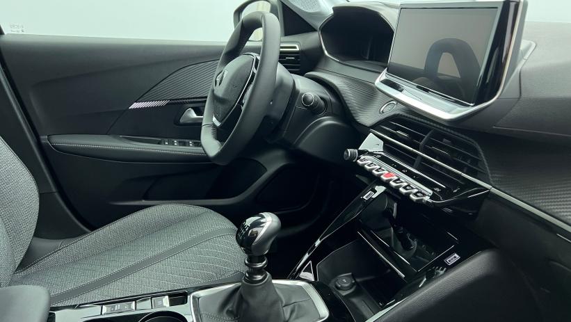Aperçu du véhicule : Nouvelle 100 ch BVM6 Allure Noir Perla Nera avec 2200€ d'équipements inclus