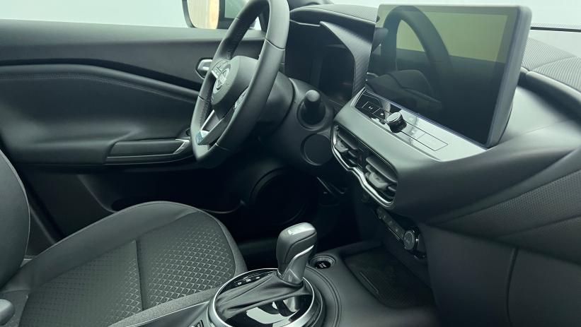 Aperçu du véhicule : HYBRID 143 N-Connecta Noir Kuro - toit Gris Perle avec 2500€ d'équipements inclus