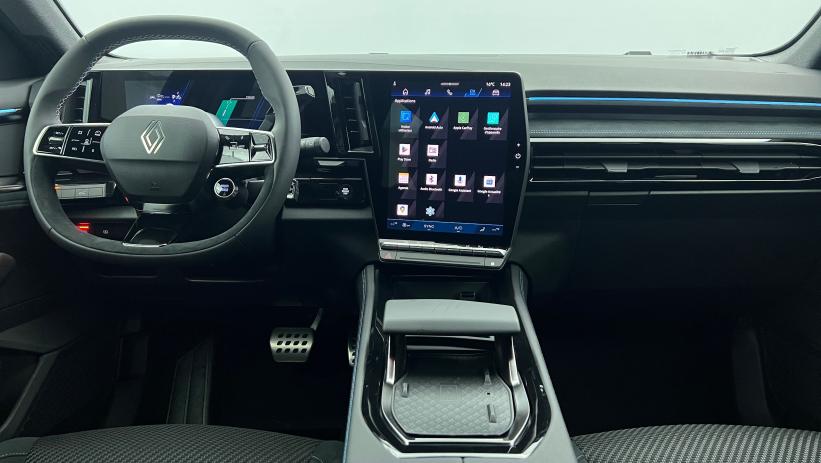 Aperçu du véhicule : E-Tech full hybrid 200 Techno esprit Alpine Bleu Iron - Toit Noir Etoilé avec 2850€ d'équipements inclus