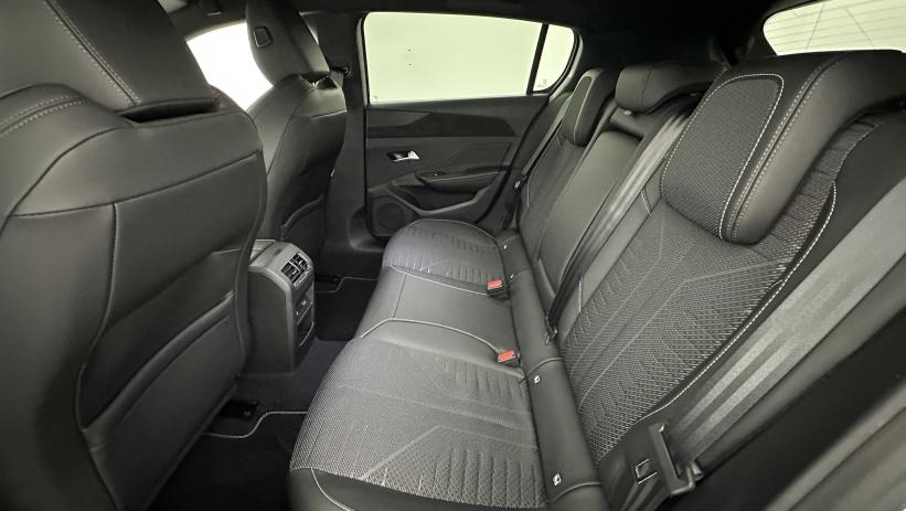 Aperçu du véhicule : III(2) 1.2 Hybrid 145ch GT e-DCS6