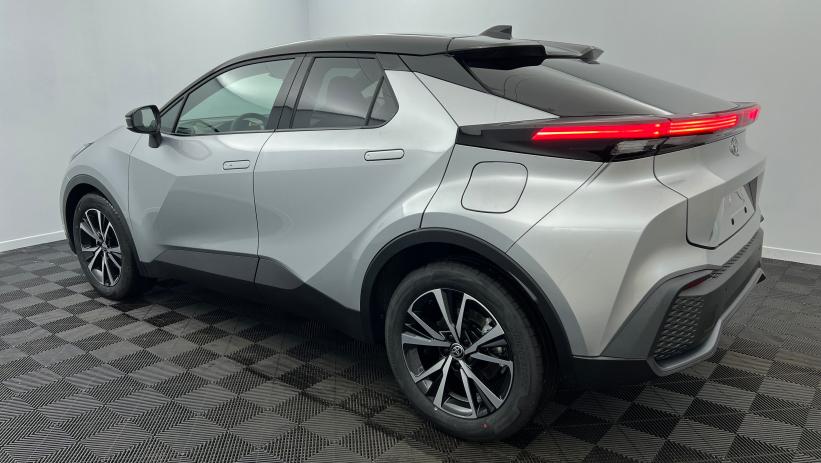 Aperçu du véhicule : Hybride 140 Design Gris Minéral - Toit Noir Onyx avec 2700€ d'équipements inclus