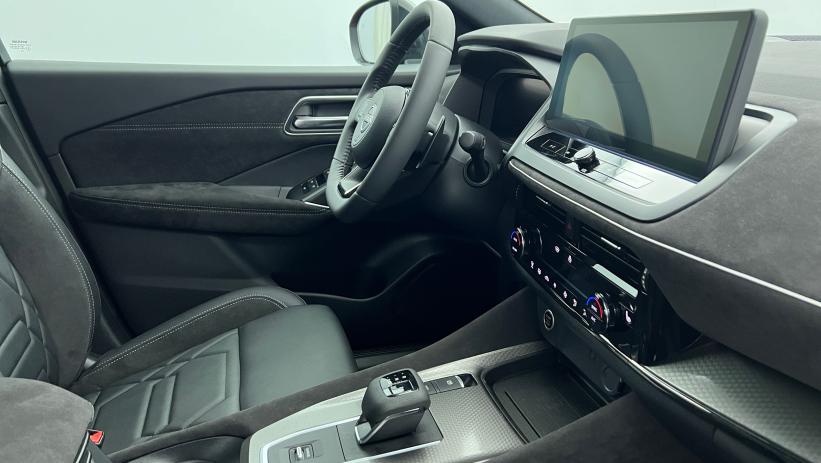 Aperçu du véhicule : Nouveau Mild Hybrid 158 ch Xtronic N-Design Rouge Fuji Toit Noir avec 2550€ d'équipements inclus