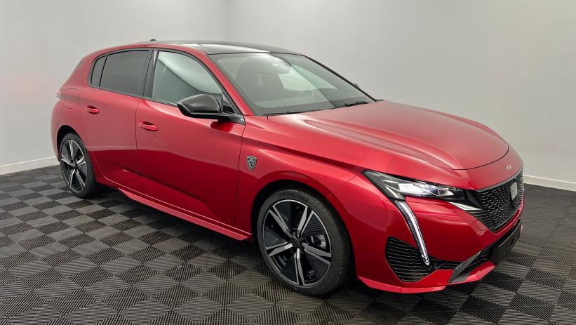 Aperçu du véhicule : BlueHDi 130ch S&S EAT8 GT Rouge Elixir avec 4700€ d'équipements inclus