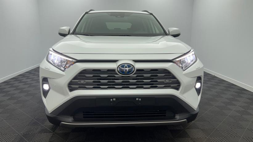 Aperçu du véhicule : Hybride 218 ch 2WD Dynamic Blanc Lunaire Nacré avec 3100€ d'équipements inclus