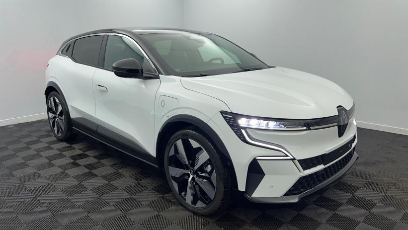 Aperçu du véhicule : 220 ch autonomie confort Techno Blanc glacier - Toit Noir Etoilé avec 4000€ d'équipements inclus