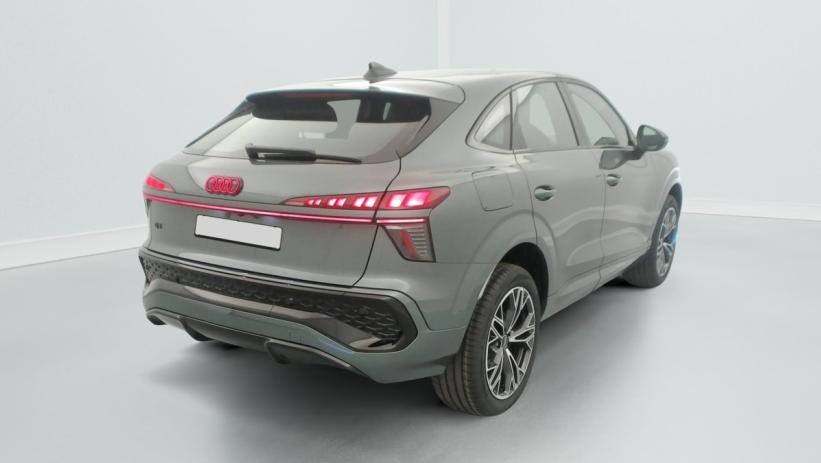 Aperçu du véhicule : E-HYBRID 272 CH S TRONIC 6 S LINE