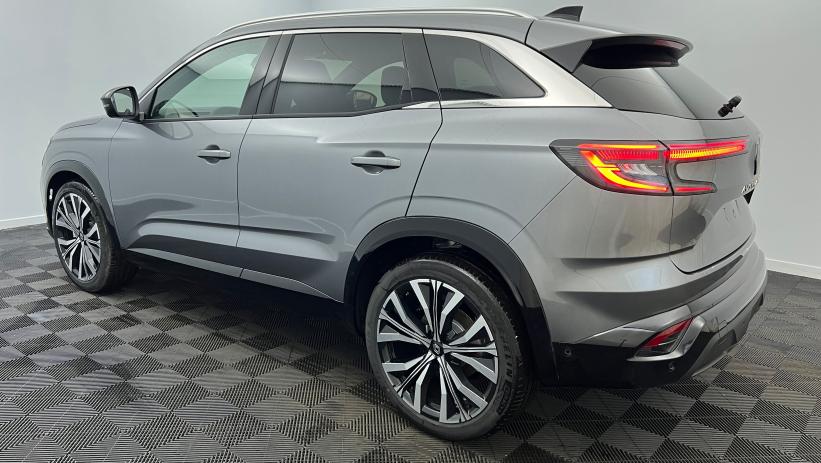 Aperçu du véhicule : E-Tech full hybrid 200 Techno Gris Schiste - Toit Noir Etoilé avec 3000€ d'équipements inclus