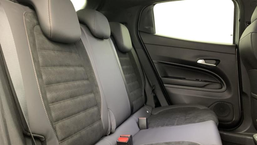 Aperçu du véhicule : 1.2 Ibrida 145 ch eDCT6 Intensa