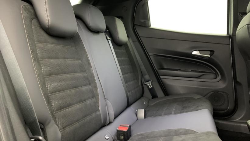 Aperçu du véhicule : 1.2 Ibrida 145 ch eDCT6 Intensa