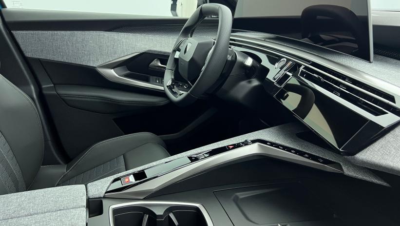 Aperçu du véhicule : Nouveau Hybrid 145 e-DCS6 GT Bleu Obsession avec 4150€ d'équipements inclus