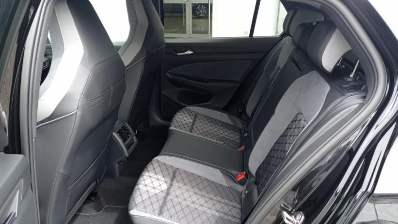 Aperçu du véhicule : R-LINE 2.0 TDI 150CV DSG 7 + LED MATRIX + JA 18 + NEUF 0KM