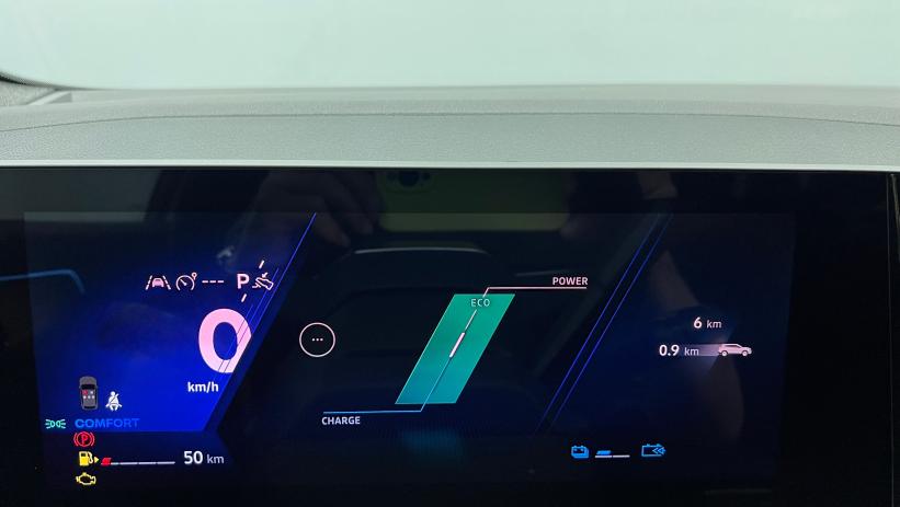 Aperçu du véhicule : E-Tech full hybrid 200 Techno esprit Alpine Gris Schiste - Toit Noir Etoilé avec 3050€ d'équipements inclus