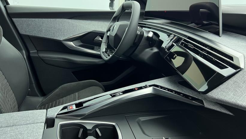Aperçu du véhicule : Nouveau Hybrid 145 e-DCS6 GT Blanc Okénite avec 3650€ d'équipements inclus