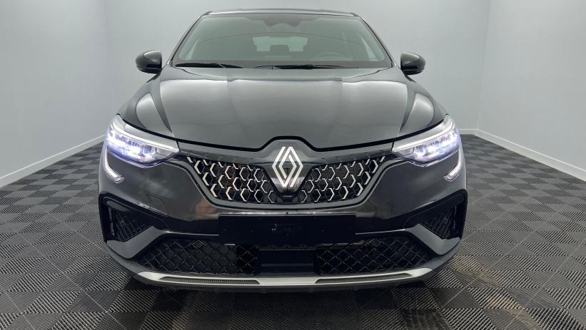 Aperçu du véhicule : E-Tech full hybrid 145 Techno Noir métal avec 800€ d'équipements inclus