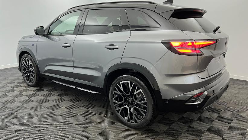 Aperçu du véhicule : full hybrid E-Tech 200 ch Esprit Alpine Gris Schiste - Toit Noir Etoilé avec 3549€ d'équipements inclus