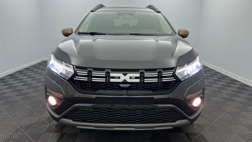 Aperçu du véhicule : Hybrid 140 7 places Extreme Noir Nacré avec 2000€ d'équipements inclus