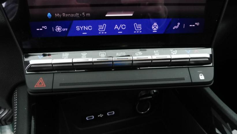 Aperçu du véhicule : 1.2 E-TECH FULL HYBRID 200CH ICONIC- 24