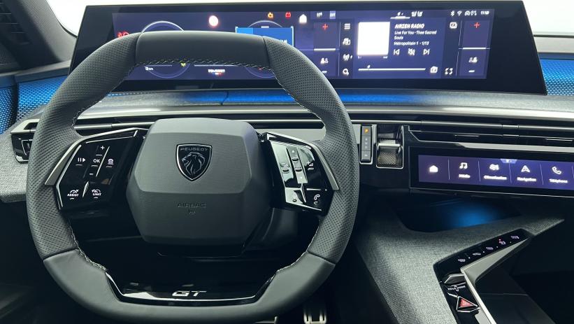 Aperçu du véhicule : Nouveau Hybrid 145 e-DCS6 GT Noir Perla Nera avec 4000€ d'équipements inclus