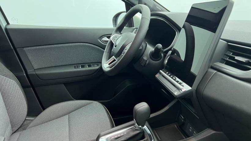 Aperçu du véhicule : Nouveau E-Tech full hybrid 145 Techno Blanc nacré - toit grège perle avec 3950€ d'équipements inclus