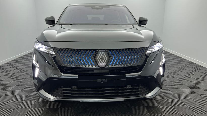 Aperçu du véhicule : E-Tech full hybrid 200 esprit Alpine Noir Etoilé avec 2650€ d'équipements inclus