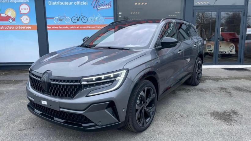 Aperçu du véhicule : ESPRIT ALPINE E-TECH FULL HYBRIDE 200CV BV CVT 7 PLACES + TOIT EN VERRE PANORAMIQUE + NEUF 0KM