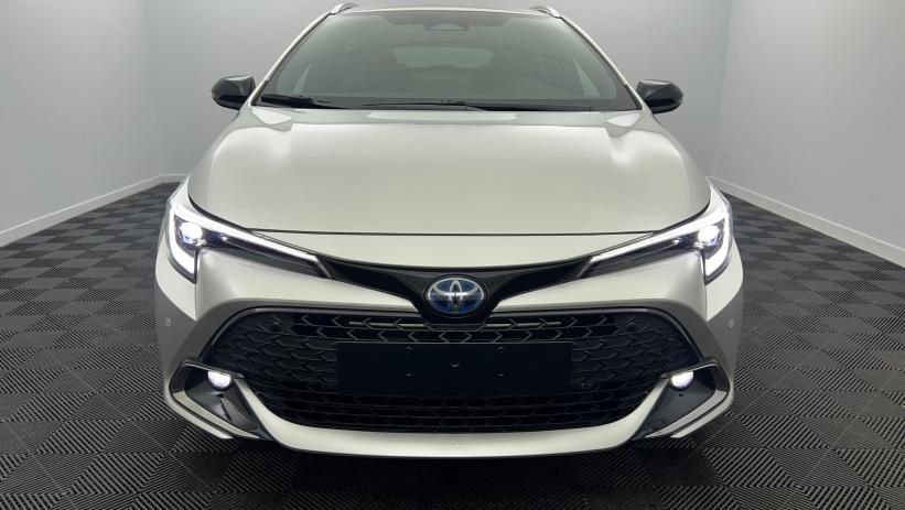 Aperçu du véhicule : Hybride 178ch Design Gris Argent avec 2590€ d'équipements inclus