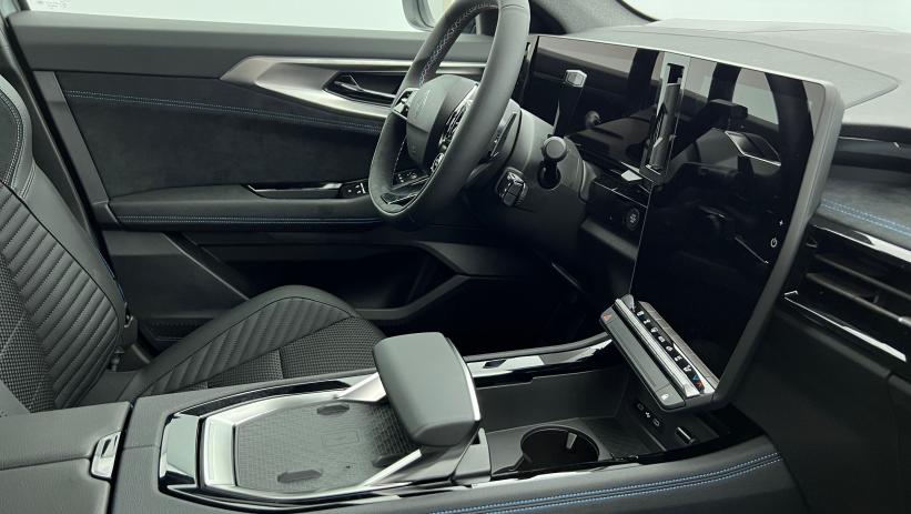 Aperçu du véhicule : full hybrid E-Tech 200 ch Esprit Alpine Gris Schiste - Toit Noir Etoilé avec 3549€ d'équipements inclus