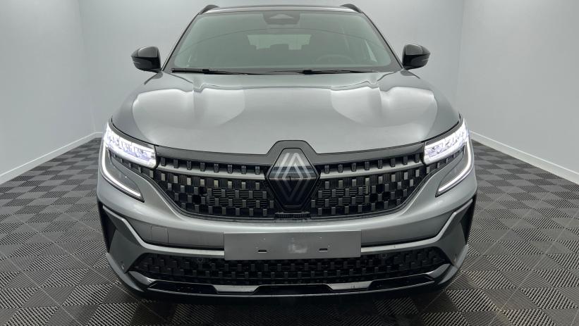 Aperçu du véhicule : E-Tech full hybrid 200 Techno esprit Alpine Gris Schiste - Toit Noir Etoilé avec 3050€ d'équipements inclus