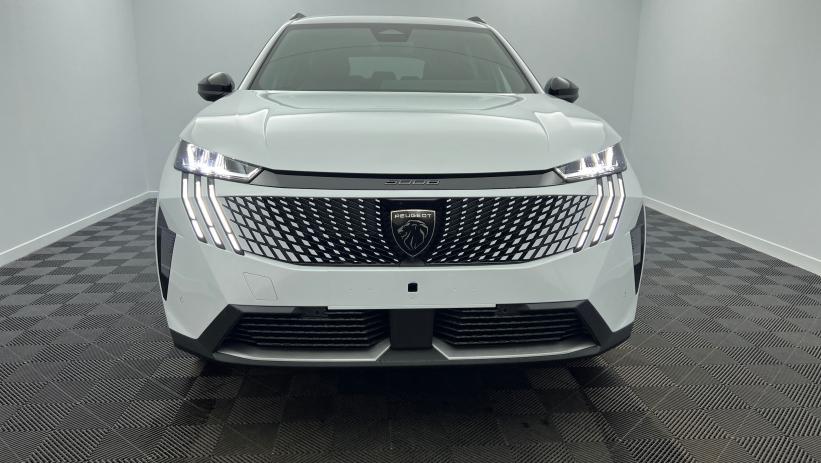 Aperçu du véhicule : Nouveau Hybrid 145 e-DCS6 Allure Blanc Okénite avec 4850€ d'équipements inclus