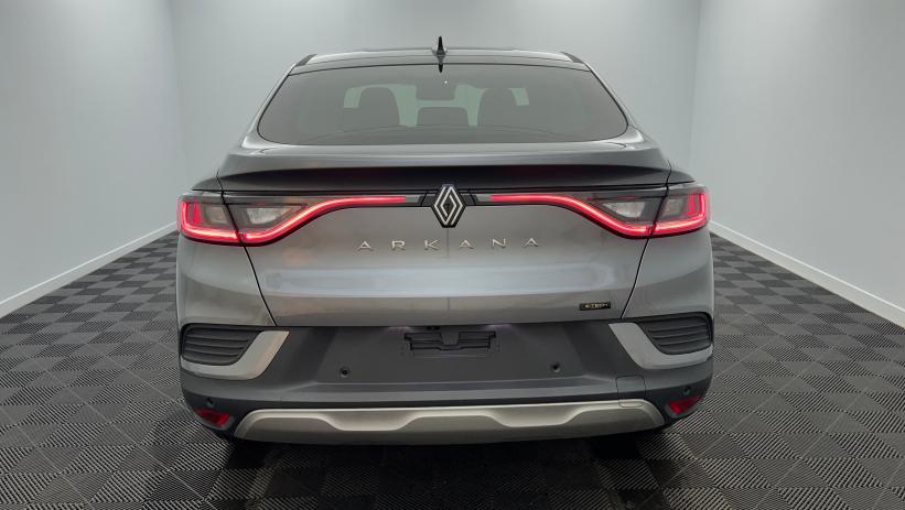 Aperçu du véhicule : E-Tech full hybrid 145 Techno Gris métallique avec 1000€ d'équipements inclus