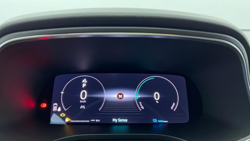 Aperçu du véhicule : E-Tech full hybrid 145 Techno Blanc