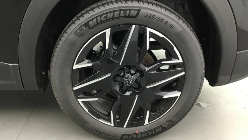 Aperçu du véhicule : 3008 Hybrid 136 e-DCS6 GT