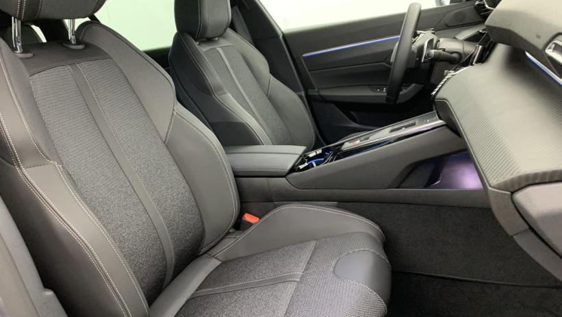 Aperçu du véhicule : Hybrid 225 e-EAT8 Allure