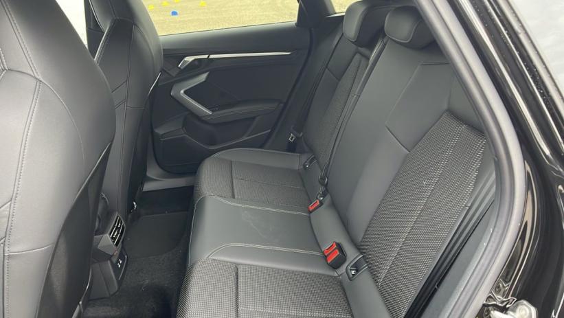 Aperçu du véhicule : 45 TFSI E HYBRIDE RECHARGEABLE 272 S TRONIC 6 S LINE