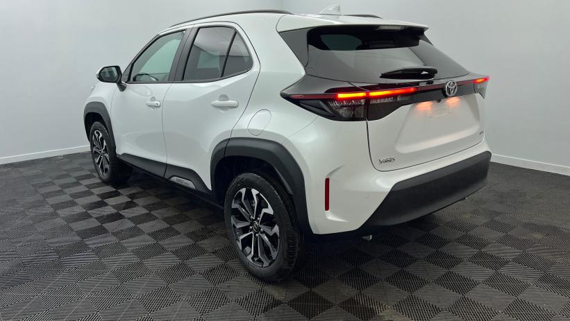 Aperçu du véhicule : Hybride 130ch 2WD Design Blanc Lunaire nacré avec 2300€ d'équipements inclus