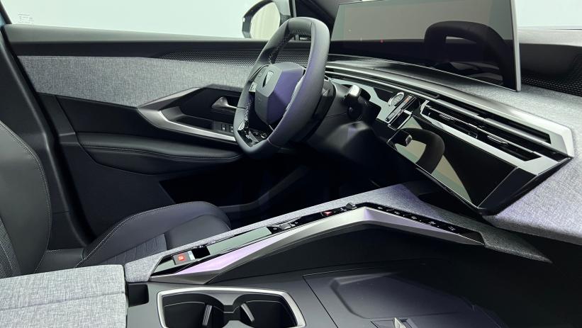 Aperçu du véhicule : Nouveau Hybrid 145 e-DCS6 GT Bleu Ingaro avec 5350€ d'équipements inclus