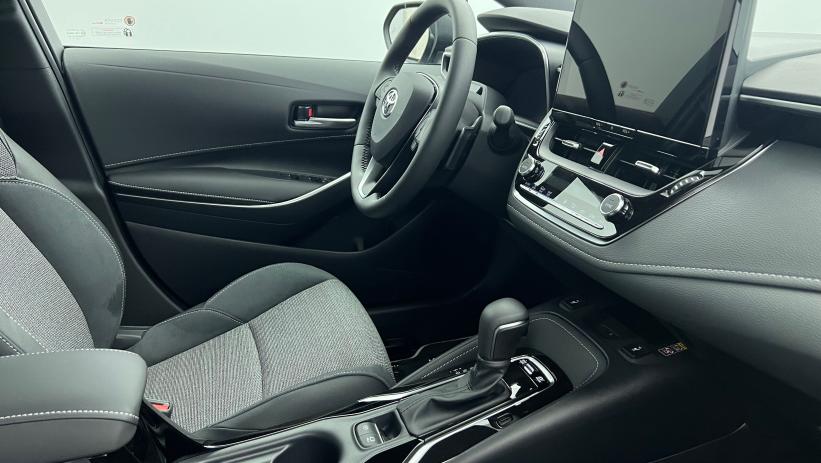 Aperçu du véhicule : Hybride 178ch Design Noir Intense avec 2490€ d'équipements inclus