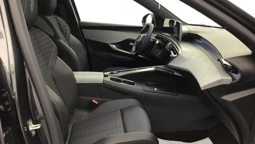 Aperçu du véhicule : Gt 1.2 HYBRID 145