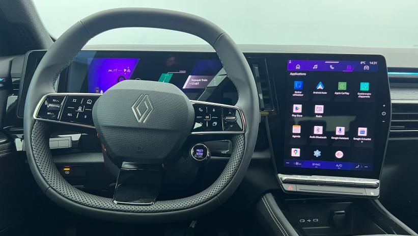 Aperçu du véhicule : E-Tech full hybrid 200 Techno Noir Etoilé avec 1600€ d'équipements inclus