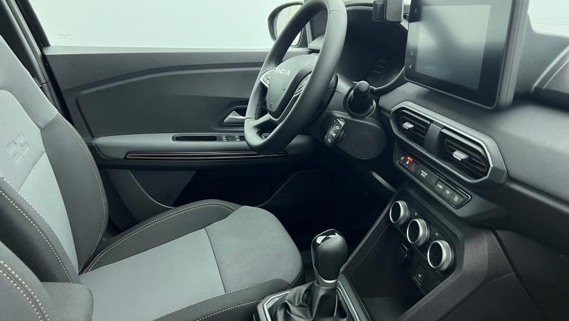 Aperçu du véhicule : Hybrid 140 7 places Extreme Noir Nacré avec 2000€ d'équipements inclus