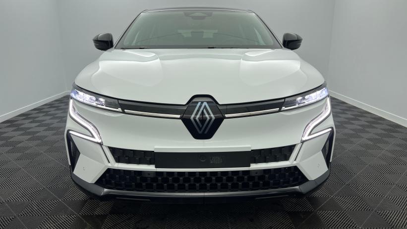 Aperçu du véhicule : 220 ch autonomie confort Techno Blanc glacier - Toit Noir Etoilé avec 2000€ d'équipements inclus