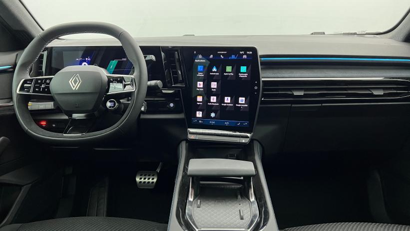 Aperçu du véhicule : E-Tech full hybrid 200 esprit Alpine Blanc Nacré avec 1000€ d'équipements inclus