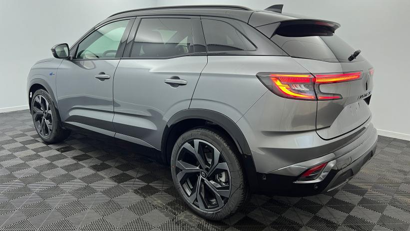 Aperçu du véhicule : E-Tech full hybrid 200 Techno esprit Alpine Gris Schiste - Toit Noir Etoilé avec 2400€ d'équipements inclus