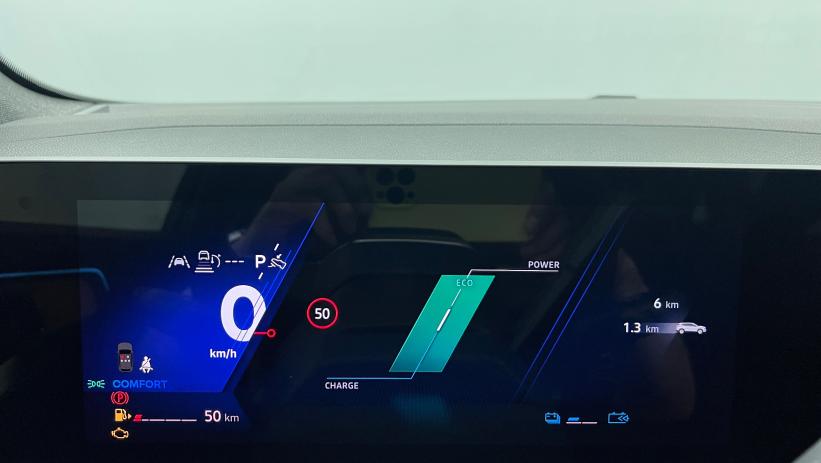 Aperçu du véhicule : E-Tech full hybrid 200 Techno esprit Alpine Bleu Iron - Toit Noir Etoilé avec 2850€ d'équipements inclus
