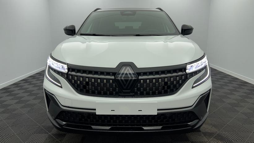 Aperçu du véhicule : E-Tech full hybrid 200 Techno esprit Alpine Blanc Nacré Toit Noir Etoilé avec 2400€ d'équipements inclus