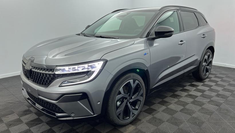 Aperçu du véhicule : E-Tech full hybrid 200 Techno esprit Alpine Gris Schiste - Toit Noir Etoilé avec 3050€ d'équipements inclus