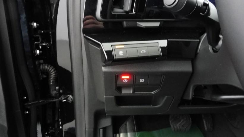 Aperçu du véhicule : 1.2 E-TECH FULL HYBRID 200CH ICONIC- 24