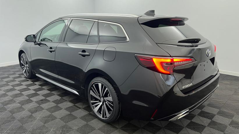 Aperçu du véhicule : Hybride 178ch Design Noir Intense avec 2490€ d'équipements inclus