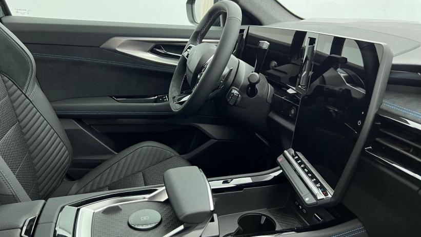 Aperçu du véhicule : full hybrid E-Tech 200 ch Esprit Alpine Noir Etoilé avec 2750€ d'équipements inclus